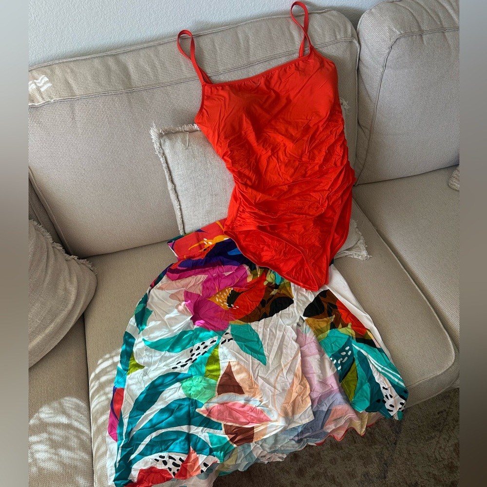 La Blanca One Piece Bathing Suit and Skirt Set size XL/16 2 Piece Set